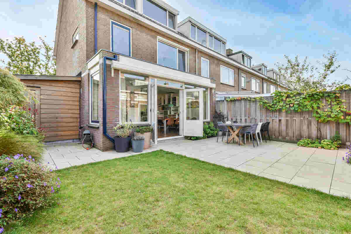 house townhouse courtyard backyard townhome home